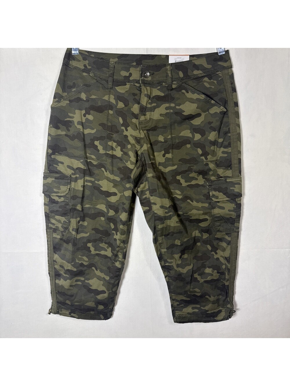 NWT Time and Tru Camo Cargo Capris Womens 10 Green Camouflage Cropped